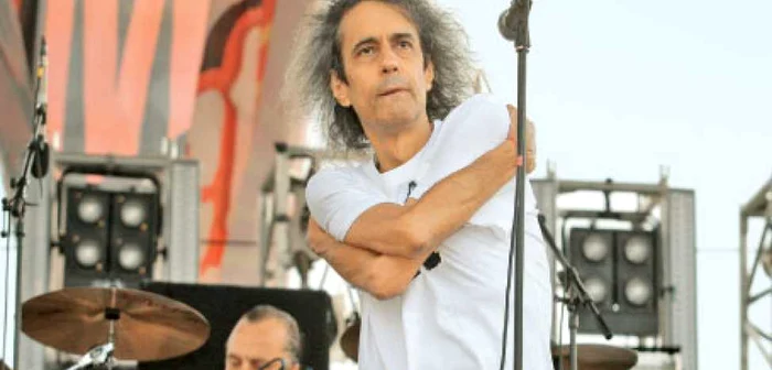 La sfârşitul lui 2009,  Cristi Minculescu şi colegii de trupă  au lansat „Integrala Iris“  