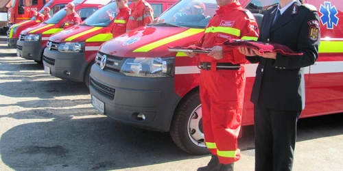 64 de paramedici vor lucra pe ambulanțele de prim ajutor din Caraș-Severin 