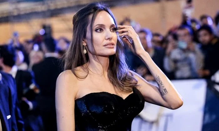 11 angelina jolie 44 de kilograme 2 jpg jpeg
