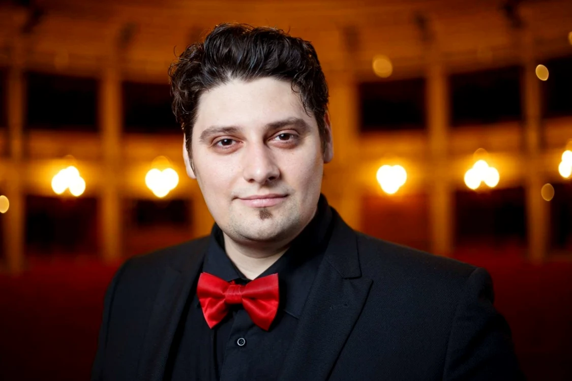 Alin Stoica s-a dedicat muzicii de la vârsta de 14 ani