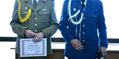 Cei doi veterani au devenit Cetăţeni de Onoare ai Braşovului. FOTOAndrei Paul