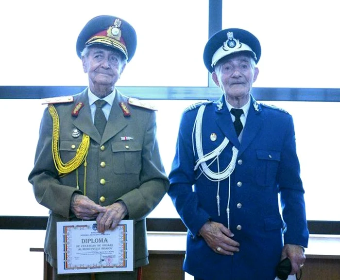 Cei doi veterani au devenit Cetăţeni de Onoare ai Braşovului. FOTOAndrei Paul