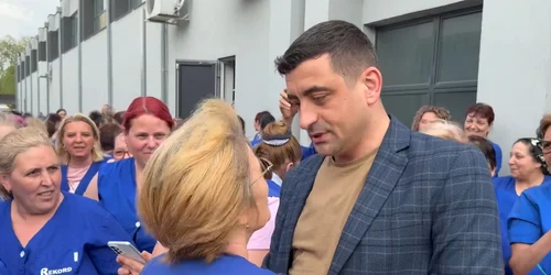 George Simion în vizita la o fabrică din Alba Iulia Foto Captură video George Simion   FB jpg