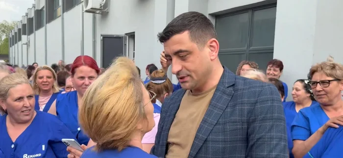 George Simion, în vizită la o fabrică din Alba Iulia Foto: Captură video George Simion/Facebook