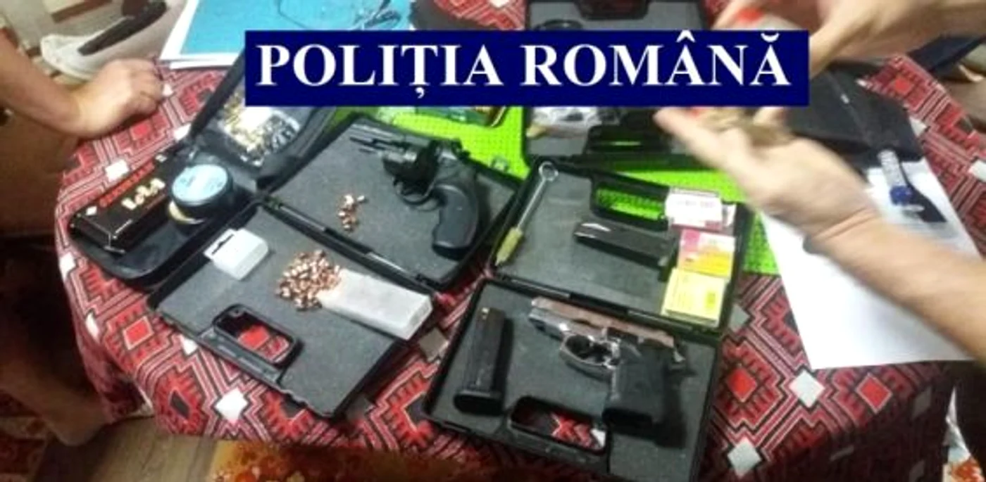 Trei pistoale şi un revolver au fost găsite în casa ploieşteanului acuzat de contrabandă FOTO IJP