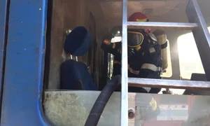 Locomotivă în flăcări pe Valea Oltului Imagini ISU Vâlcea