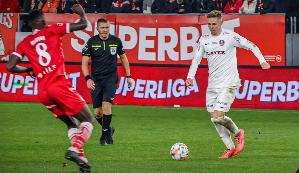 CFR Cluj, chinuită de Dinamo, scapă cu fața curată. Decizie ciudată a arbitrului la golul lui Louis Munteanu