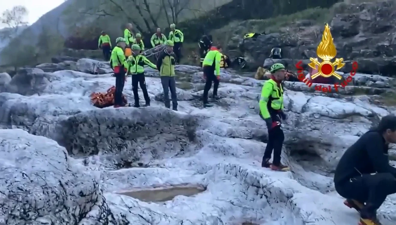 Un român de 21 de ani din Italia a murit sub ochii prietenilor săi FOTO: Vigili del fuoco