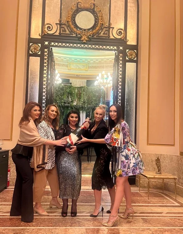 Adriana Bahmuțeanu, aniversată de Anamaria Prodan și Flavius Nedelea