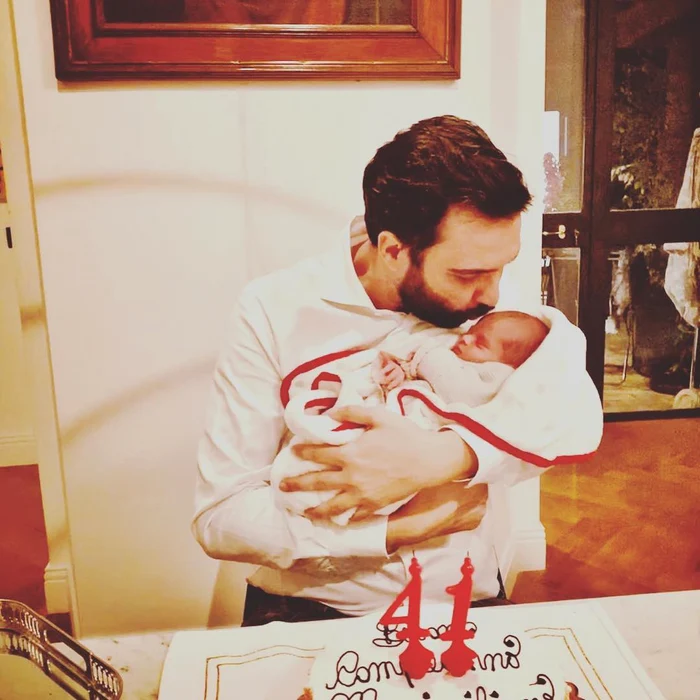 Iubitul italian al actriţei noastre se descurcă foarte bine în rolul de tătic 