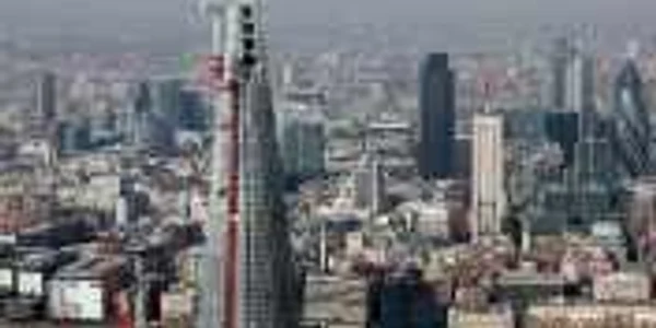 Turnul Shard se află în centrul Londrei, în apropierea primăriei orașului 