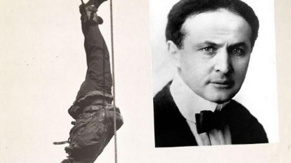 31 octombrie: 100 de ani de la moartea lui Harry Houdini, magicianul care sfida imposibilul. Coincidența stranie a morții sale, de Halloween 
