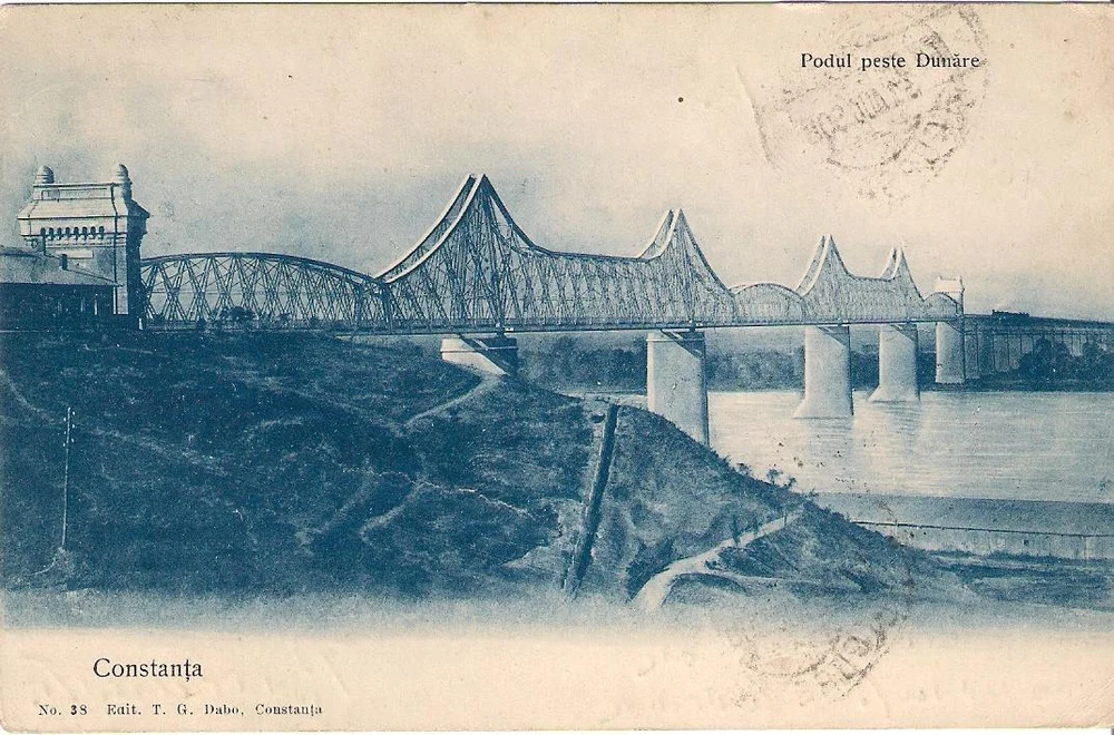 Glumele care se făceau pe seama dobrogenilor după construirea podului de la Cernavodă: „Cum, bre, mai trăiți încă? Nu v-au mâncat turcii?“