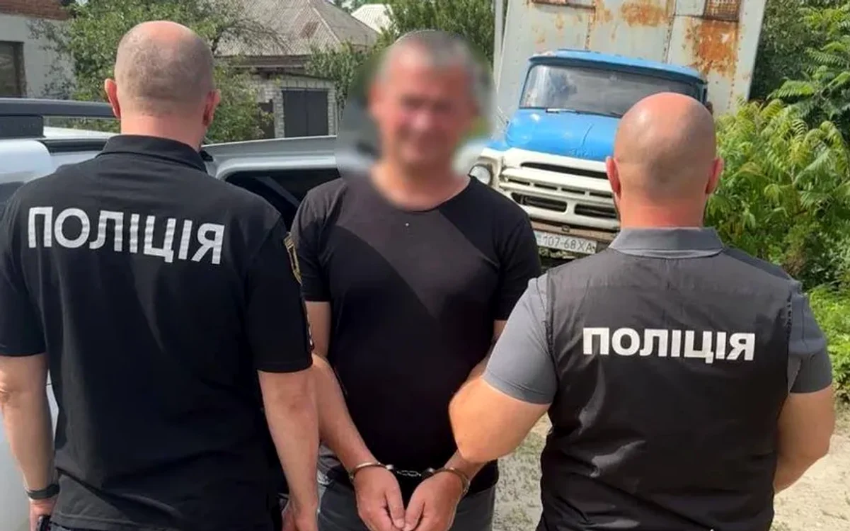 Unul dintre suspecți este reținut de poliție FOTO: Poliția Ucraineană