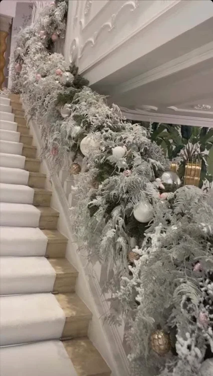 30 philipp plein si a decorat casa excentric de craciun 29 jpg jpeg