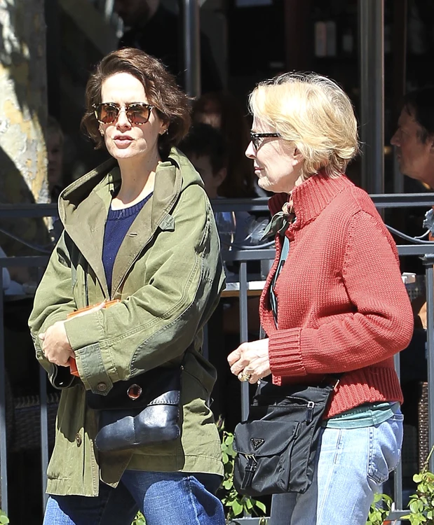 Exclusive    Sarah Paulson Shops With Holland Taylor At The Grove jpeg