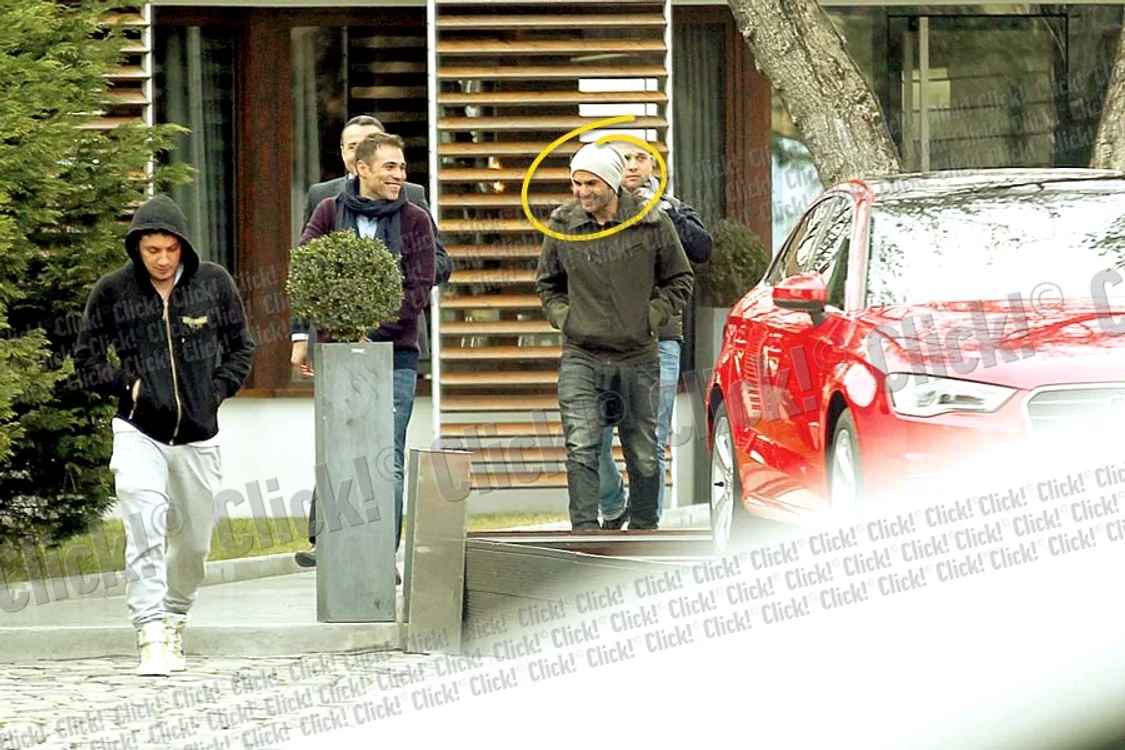 
    Mutu a fost însoţit  de trei prieteni la  ieşirea în oraş (Foto: Mihai Ionescu)  