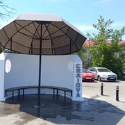 Statie de autobuz in Craiova  Lia Olguța Vasilescu, ironii la adresa criticilor noului mobilier urban din Craiova FOTO FB4 jpg