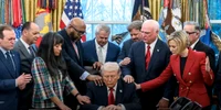 trump rugaciune jpg