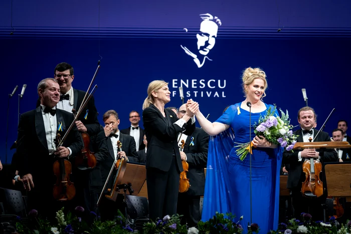 Kerri-Lynn Wilson și Rachel Willis-Sørensen. Foto Alex Damian