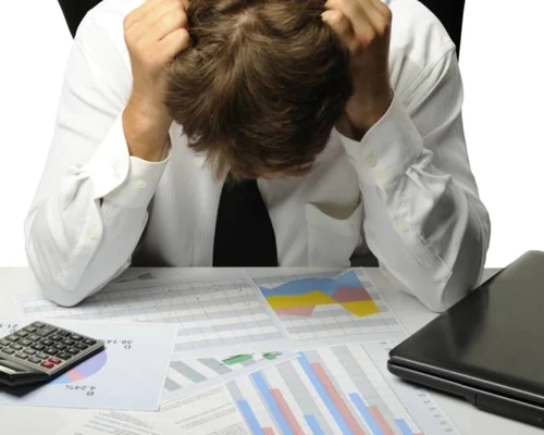 faliment-personal-datorii-scadere-economica-facturi-calcule-griji-financiare