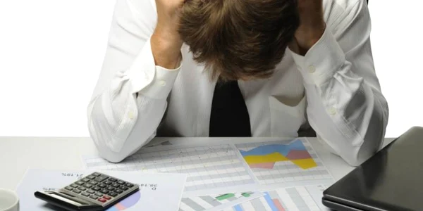 faliment-personal-datorii-scadere-economica-facturi-calcule-griji-financiare