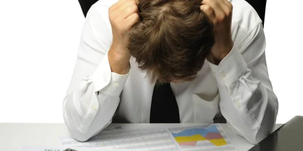 faliment-personal-datorii-scadere-economica-facturi-calcule-griji-financiare