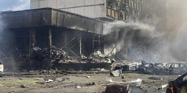 Atac rachete Vinita Ucraina 14 iulie 2022 razboi distrugeri incendiu pompieri FOTO EPA-EFE
