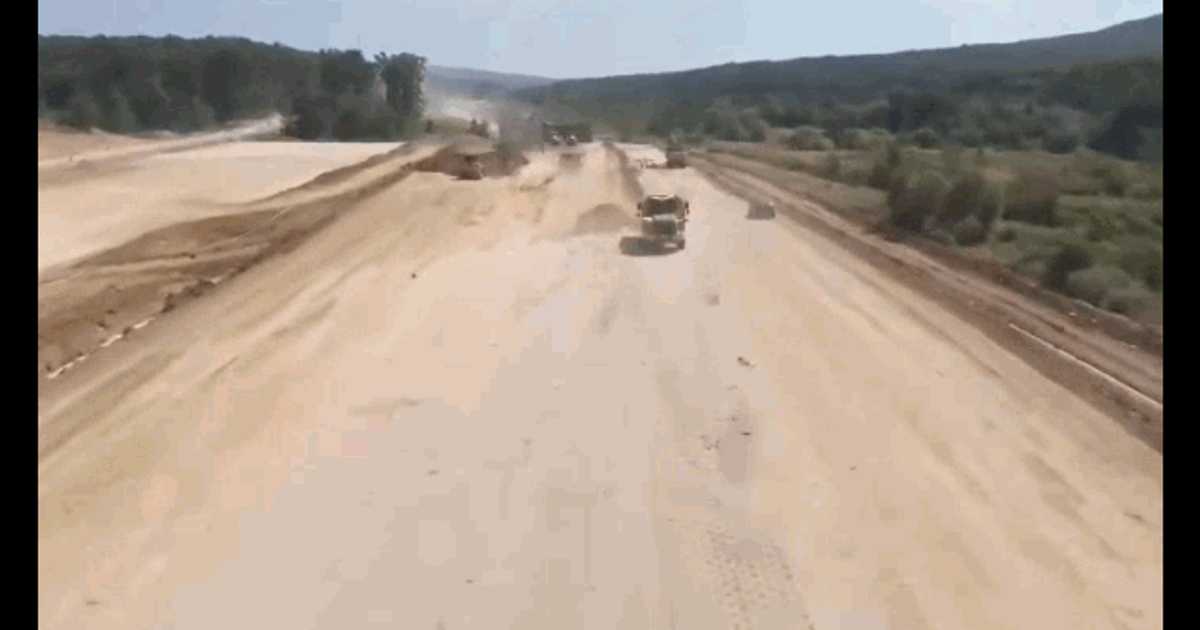 Se lucrează îndârjit la veriga lipsă a Autostrăzii A1, între Lugoj și Deva. 800 de muncitori și 200 de utilaje sunt în acțiune