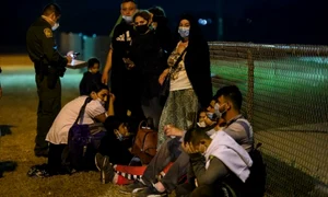 41749178 9470793 thousands of migrants continue to arrive at the u s mexico borde a 51 1618415476163 jpeg