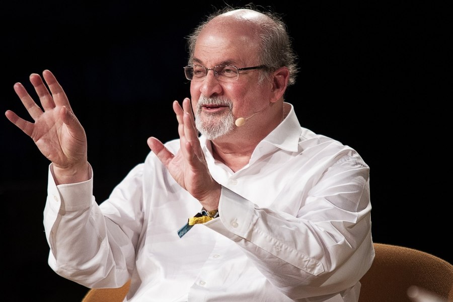 Scriitorul Salman Rushdie, recompensat cu Premiul Păcii al Asociaţiei Librarilor Germani