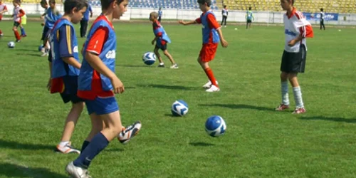 Bacău: Pase pentru şcoala de fotbal a Baciului (GALERIE FOTO ȘI VIDEO)