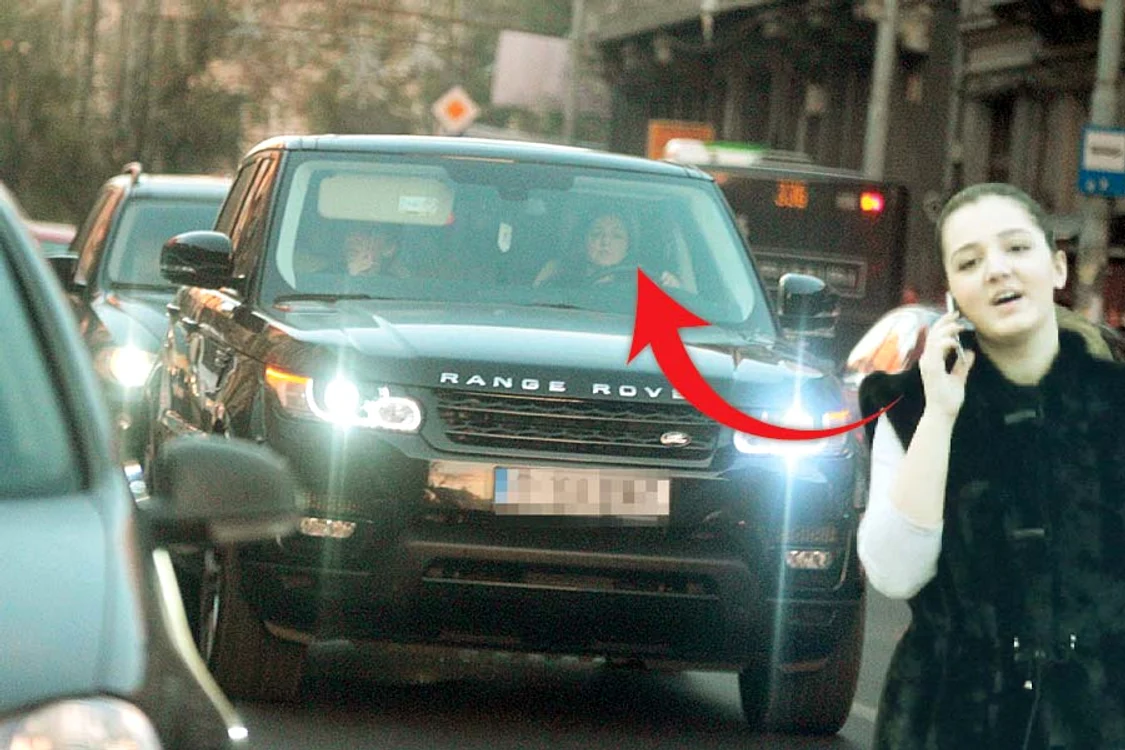 
    Teodora Becali are permis  din toamna anului trecut  şi conduce un Range Rover  pe care i l-a dat tatăl său  