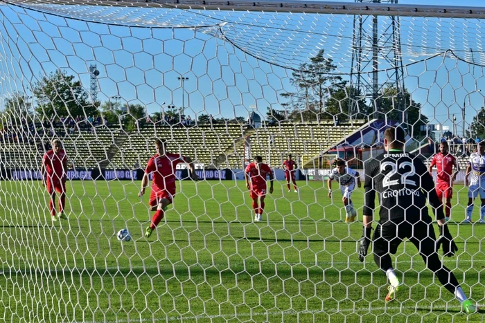 Daniel Popa a ratat un penalti. FOTO: AFC Chindia / : Gabriela Neacşu