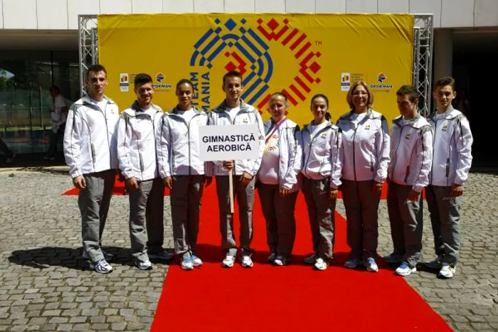 De la componentii echipei de gimnastica aerobica se asteapta mai multe medalii