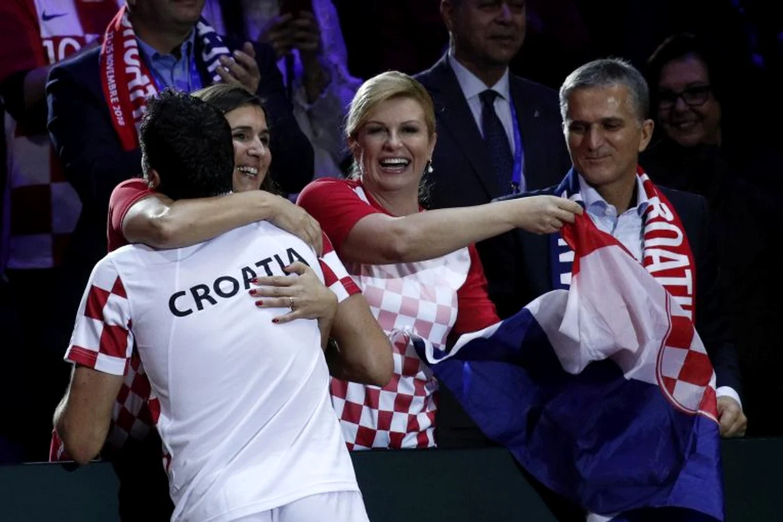 
    Presedintele Crosției, Kolinda Grabar-Kitarovic, bucuroasă după victoria din Cupa DavisFOTO: EPA  