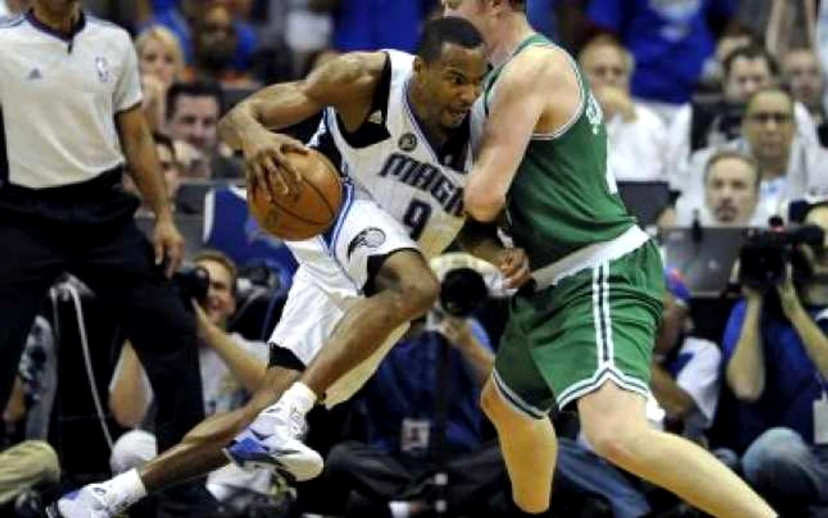 BASCHET: Rashard Lewis a fost suspendat zece jocuri din NBA (VIDEO)