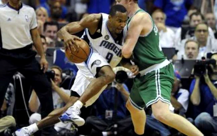 BASCHET: Rashard Lewis a fost suspendat zece jocuri din NBA (VIDEO)
