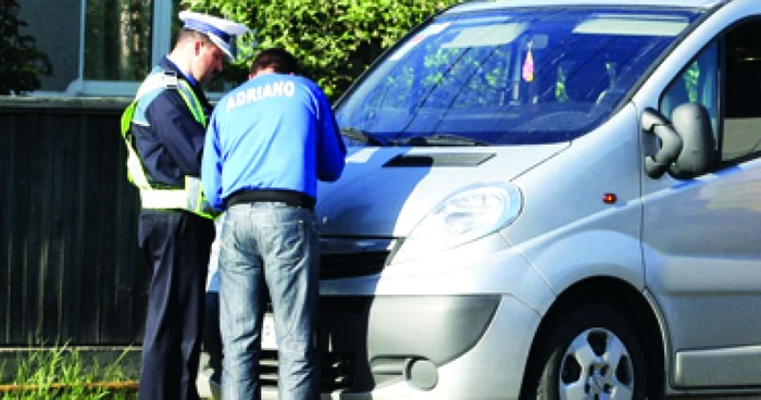 Tânărul fără permis a condus 100 km înainte să fie prins de poliţişti FOTO Arhivă