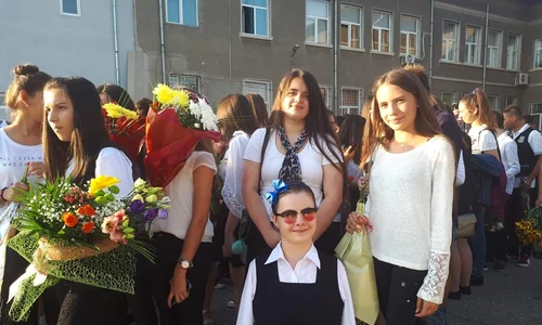 În anii trecuți, se bucura să și revadă colegii în prima zi de școală jpeg