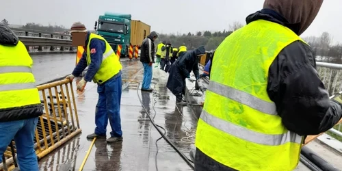 slobozia lucrarile avanseaza la podul peste raul ialomita foto facebook/drdp constanta