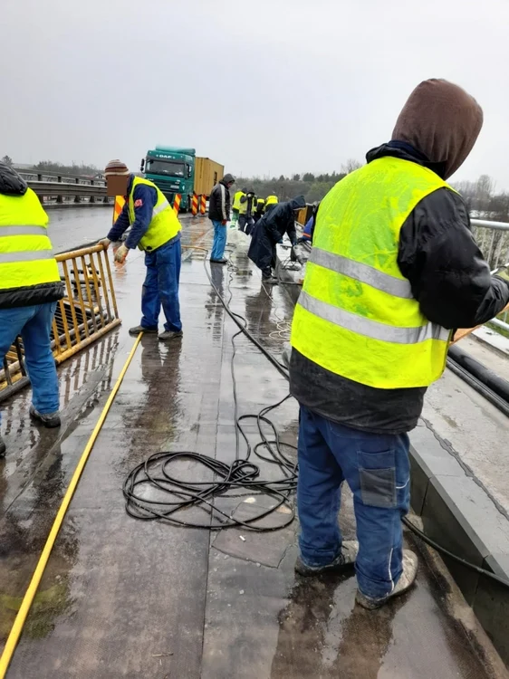 Se lucrează la modernizarea podului peste râul Ialomiţa FOTO DRDP Constanţa