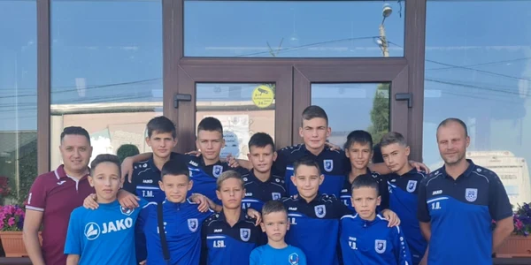 O echipă de fotbal de copii din Ucraina mai are doar 12 jucători din 25 FOTO CS Collţea 1920 Braşov