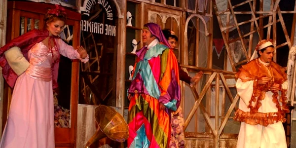 Piesa poate fi văzută mâine la teatrul "Toma Caragiu"