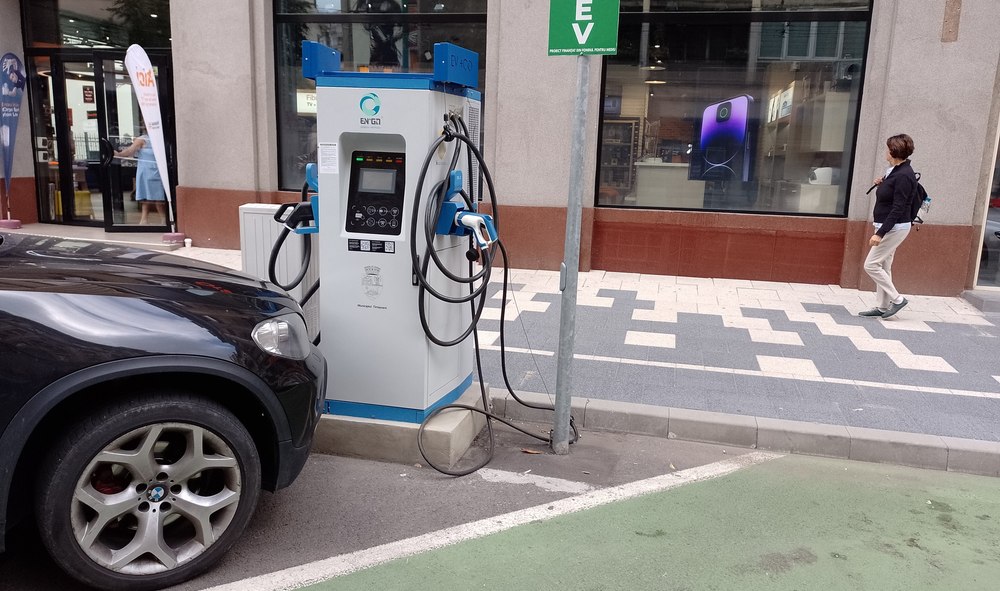 Mașină pe benzină vs hibrid sau diesel vs electrică? Topul celor mai vândute mărci