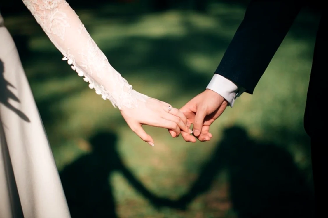 
    Erika a divorțat, iar la scurt timp s-a căsătorit cu fostul socruSursă foto: Shutterstock  