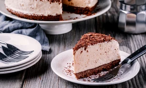 Cheesecake cu cafea si ciocolata  Sursa foto shutterstock 1005893962 jpg