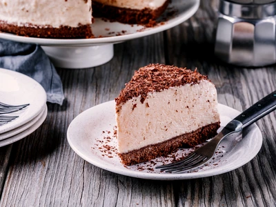 Cheesecake cu cafea si ciocolata Sursa foto shutterstock 1005893962 jpg