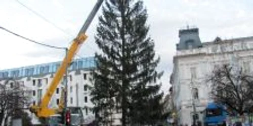 Luminiţele din centrul oraşului vor fi aprinse mâine