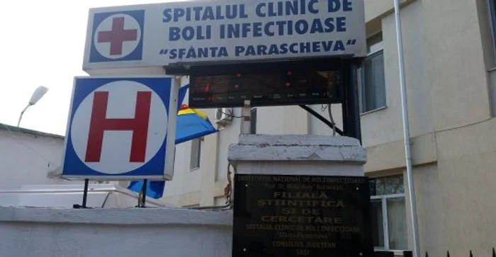 Conducerea Spitalului de Boli Infecţioase din Iaşi a declanşat o anchetă internă, după ce agenţii de pază ai unităţii au fost acuzaţi că iau bani pentru pachetele cu mâncare aduse de rudele pacienţilor